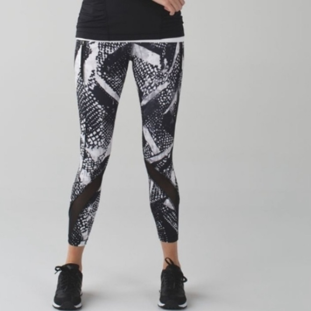 Lululemon Inspire Tight 2 in static mist white/black 25" inseam
